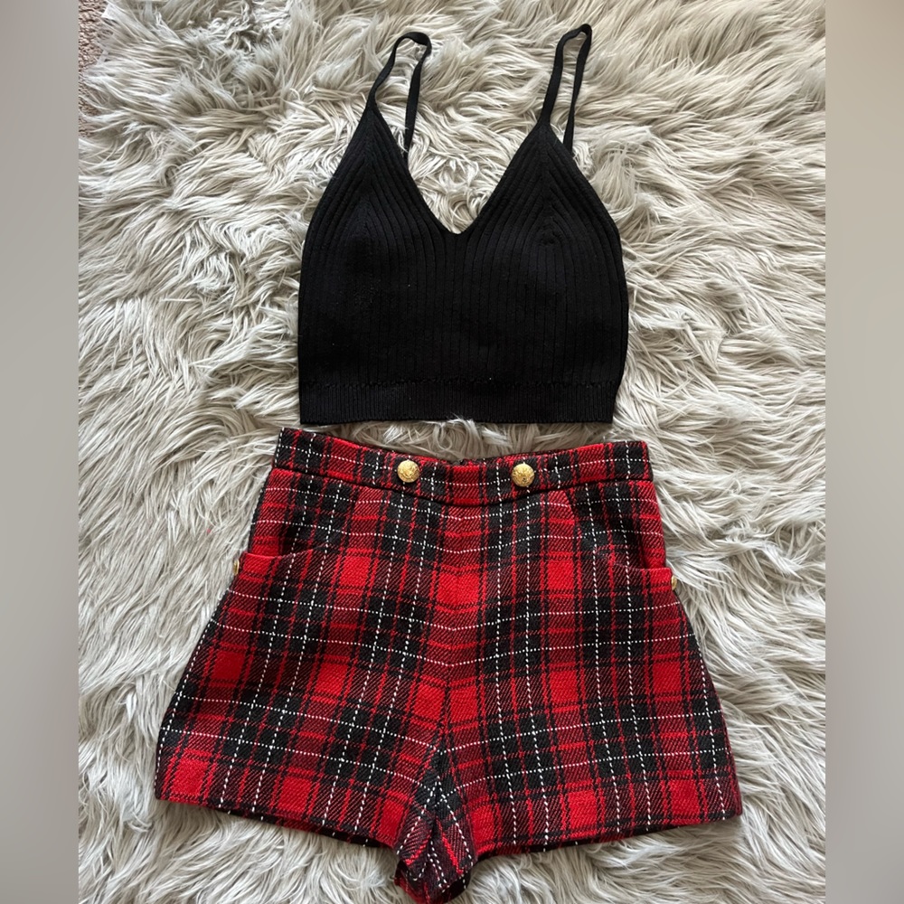 Women’s Zara high wasted shorts. Size medium. Worn once. Super cute!